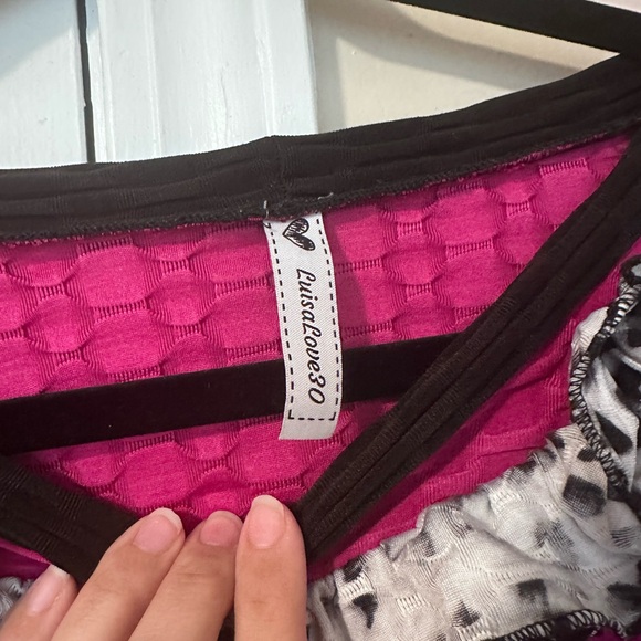 Stylish Women's Black and Pink Leopard Print Top - Picture 3 of 4